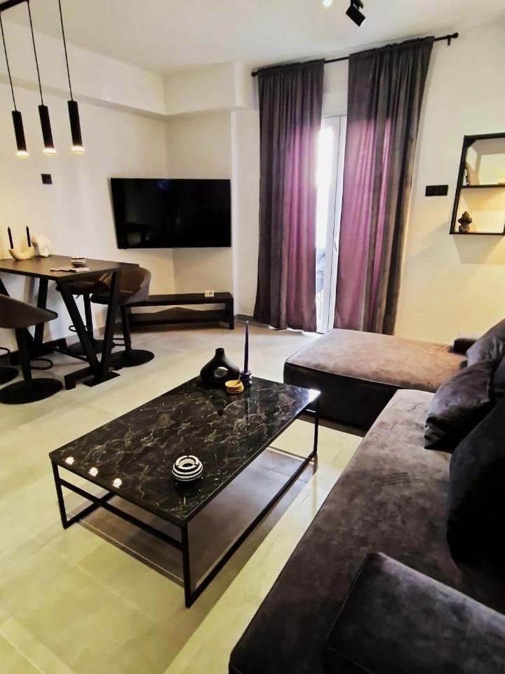 Апартаменты Essel Noir - A Hidden Gem With A Magnificent Acropolis View Афины Экстерьер фото